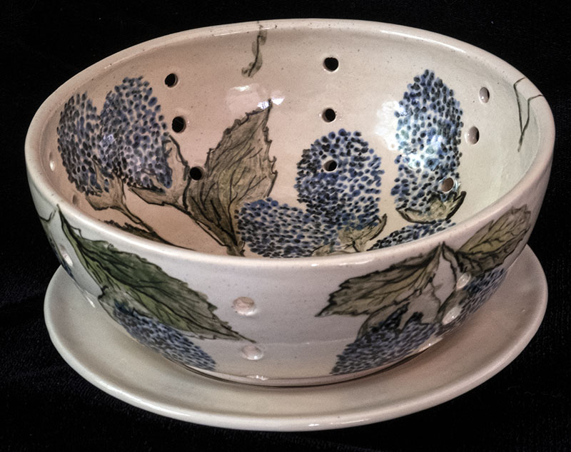 Blueberry-themed berry bowl with separate water catch plate